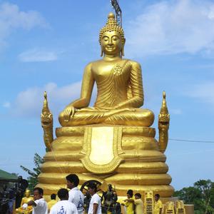 I na Phuketu převládá buddhismus