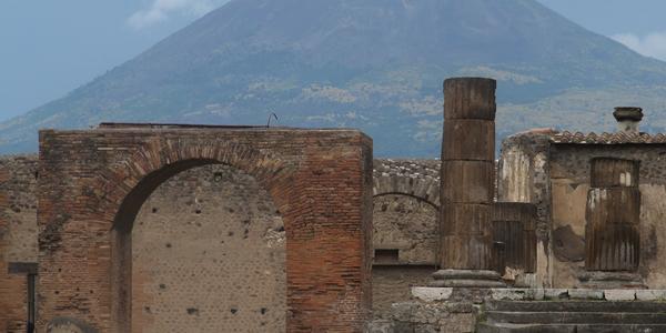 Pod Vesuvem, Pompeje