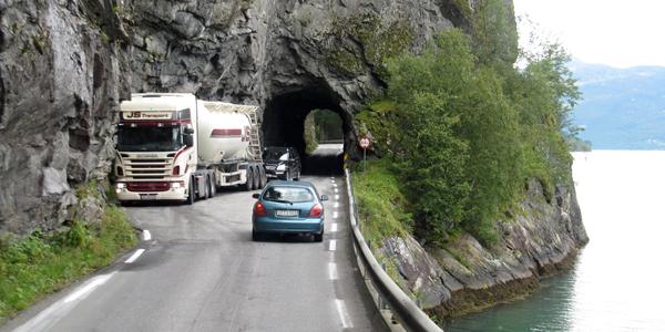 Cesta kolem Innvikfjordu