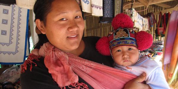 Matka s dítětem, kmen Yao, Chiang Rai