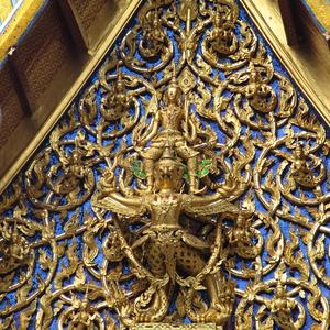 Štít chrámu v areálu Wat Po, Bangkok