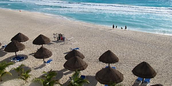 Pláž před hotelem Flamingo, Cancún