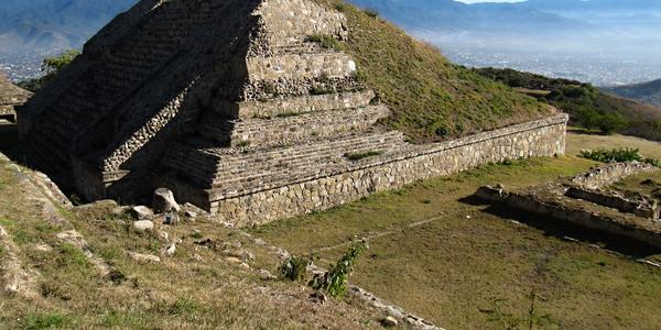 Pyramida na Monte Albán