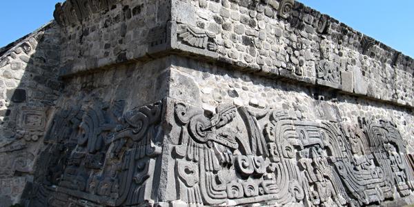 Unikátní pyramida na Xochicalcu