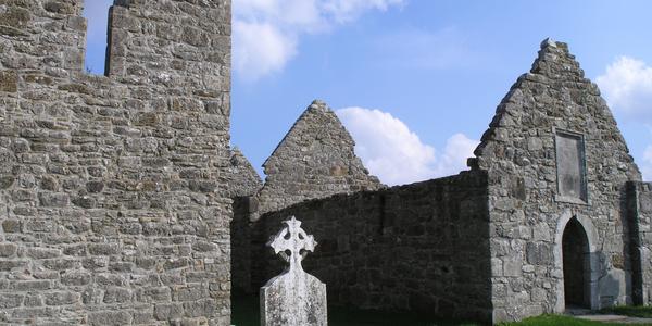 Světlo a stín v Clonmacnoise
