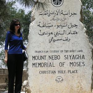 Pomník Mojžíše na hoře Nebo