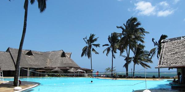 Bazén hotelu Reef v Mombase - Nyali