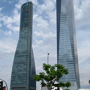 Space ship a Crystal, Madrid