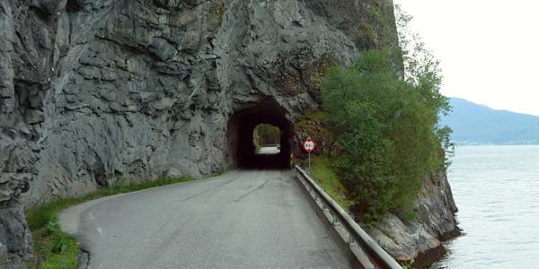 Silnička k Briksdalsbreen