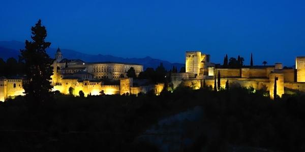 232. Noční Alhambra