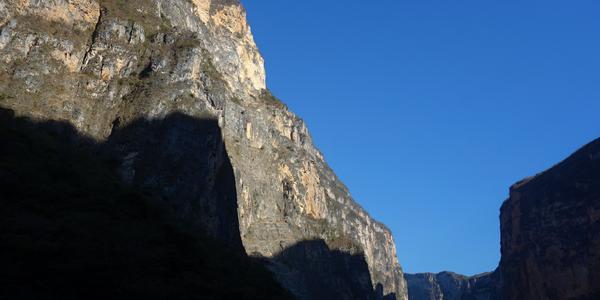 151. Kaňon Sumidero, světlo a stín 1