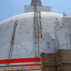 19. Anuradhapura, dágoba Ruvanwelisaiya, přípravy na svátek