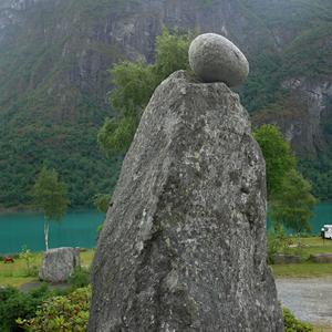 009. Pod ledovcem Briksdalsbreen