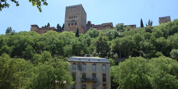 033-Granada, Alhambra od řeky Darro