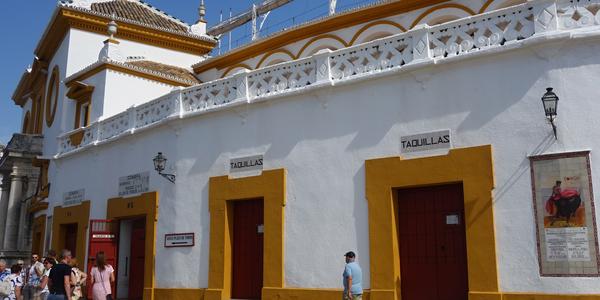 044. Sevilla, býčí aréna
