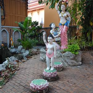 130. Ayutthaya, chrám vedle hotelu, příběh Buddhy