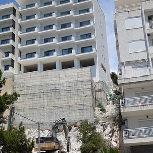187 Saranda, všude se prostě staví