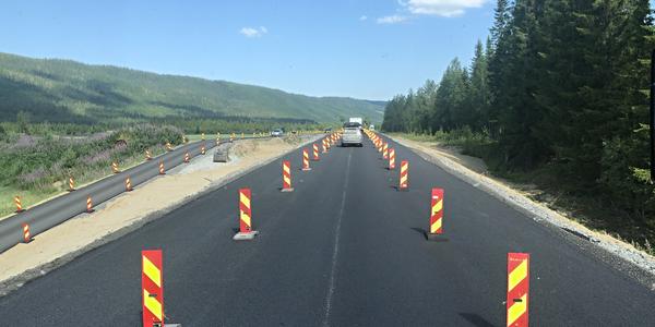 070-Trones, stavba nové silnice na sever