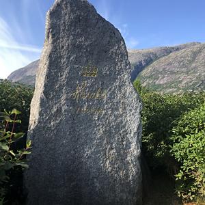 097-Kjopsvik, památeční kámen