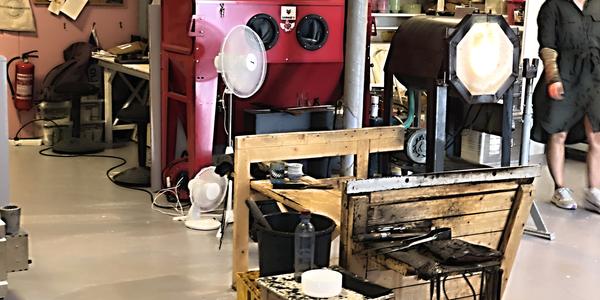 121-Henningsvaer, ve sklárně