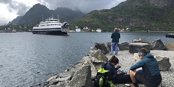 149-Reine-Moskenes čekání na trajekt do Bodo