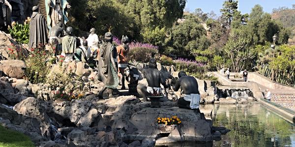 027-V zahradě komplexu Panny Marie Guadaloupské