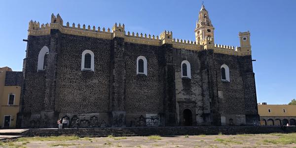 070-Cholula, kostel připomínající pevnost