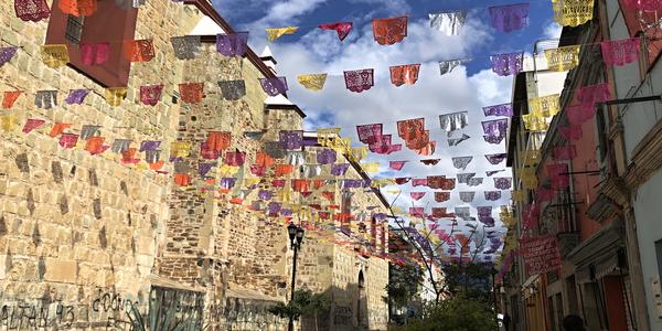 111-Oaxaca, na ulici