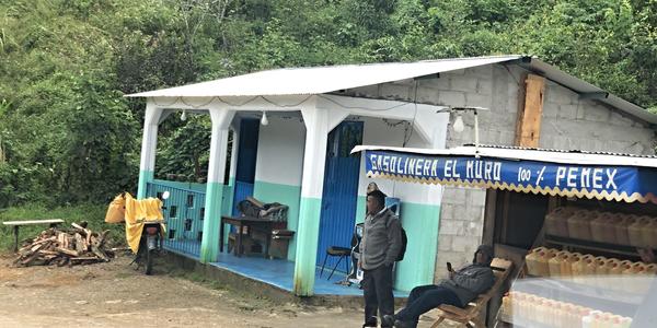153-Benzínka před Ocosingo