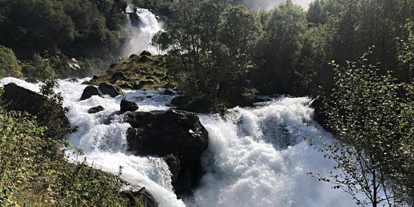 087-Pod ledovcem Briksdalsbreen