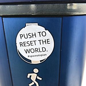 180-Oslo má smysl pro humor