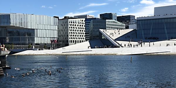 184-Oslo, nepřehlédnutelná budova Opery