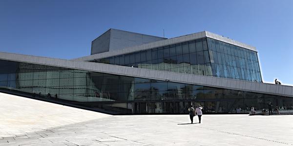 185-Oslo, nepřehlédnutelná budova Opery