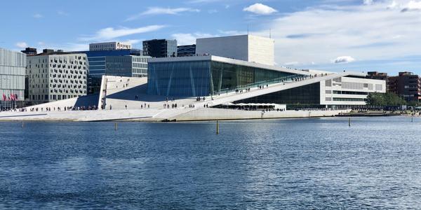 187-Oslo, nepřehlédnutelná budova Opery