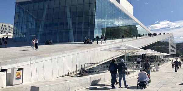 189-Oslo, nepřehlédnutelná budova Opery