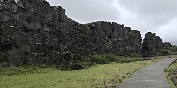 052-Thingvellir, vzdálenější část Aldmannagjá