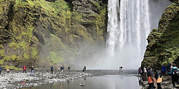 099-Skógafoss, hledači to nemají snadné