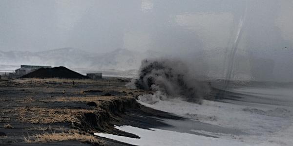 087-Největším nepřítelem Islandu je eroze a mořská abraze; Vík y Mýrdal