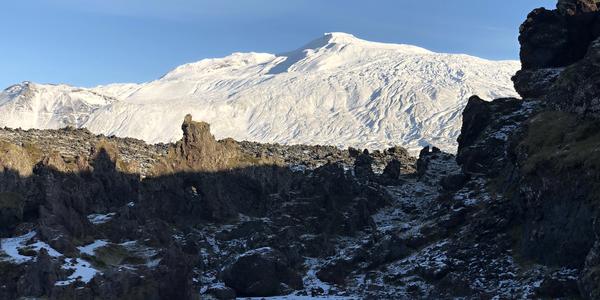 018-Snaefelljokull z pláže Djúpallónsandur