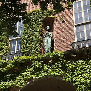 083-Stockholm, sv. Birgita na nádvoří Stadhuset