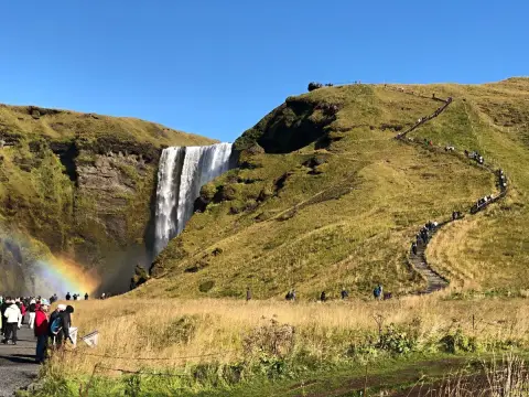 Skogafoss a výstup nahoru na hranu vodopádu