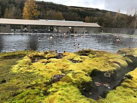 Koupání v Secret lagoon