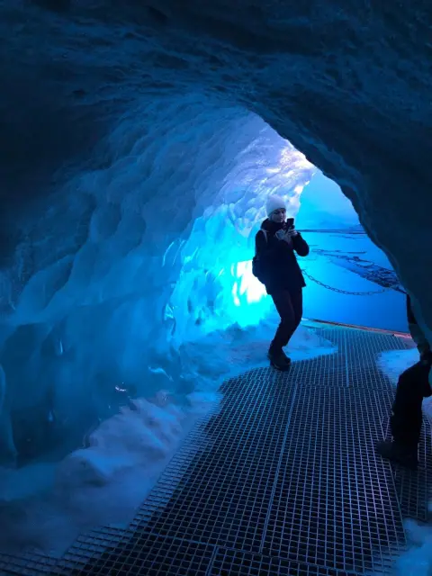 Reykjavík, Perlaan, ledová jeskyně