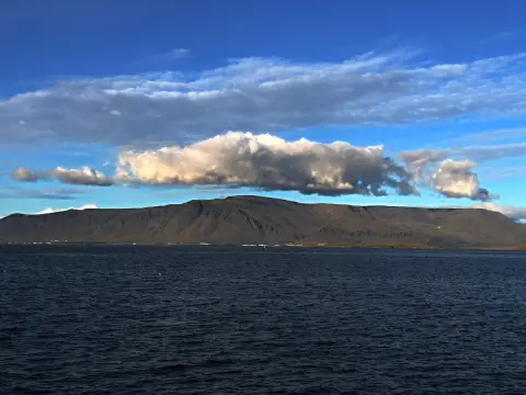 Reykjavík, ikonická Esja indikující počasí